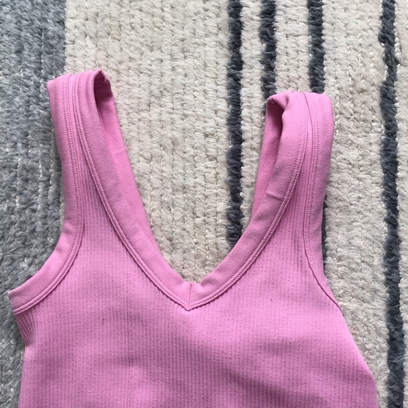 Pink V-Neck Ribbed Crop Top - Picture 2 of 6